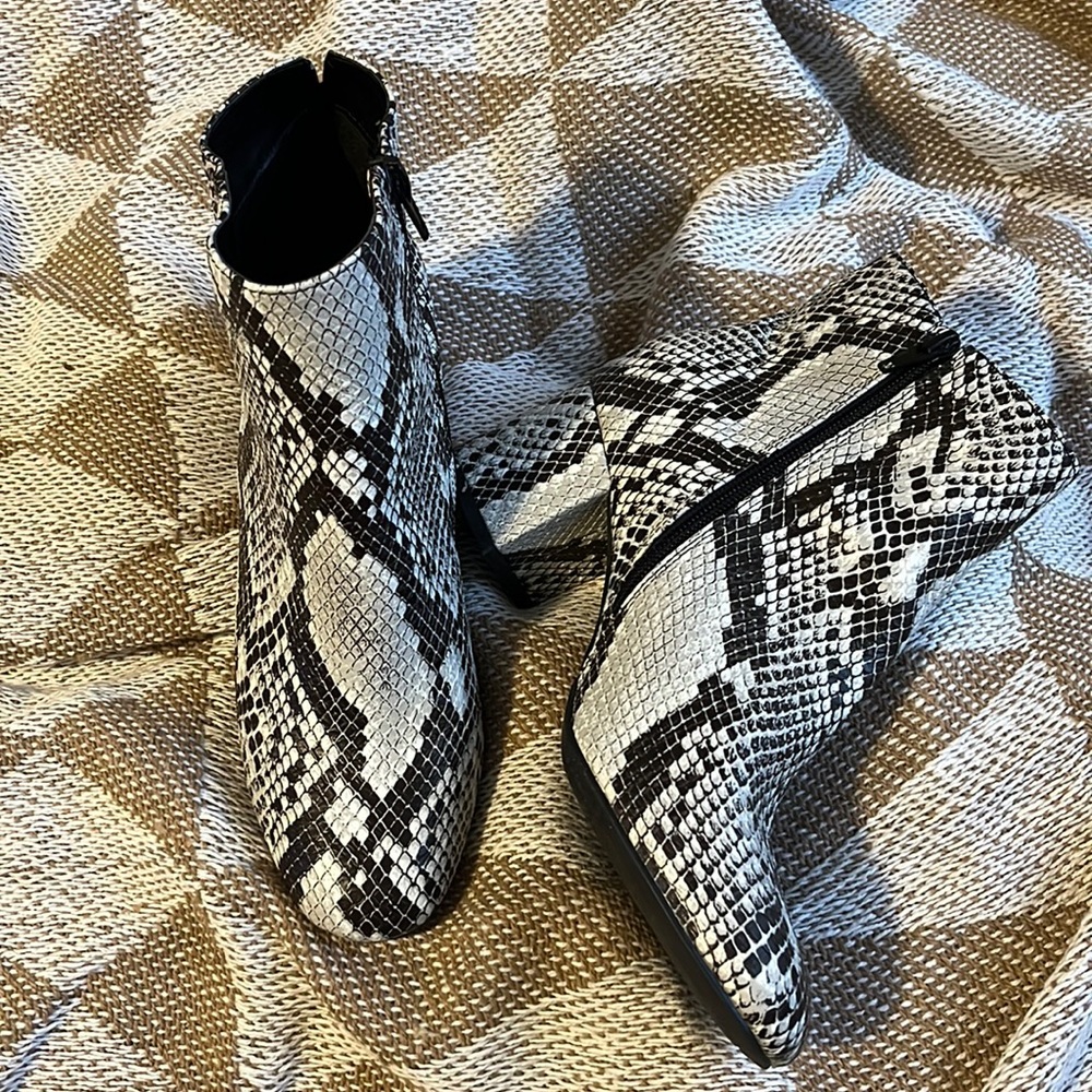 Snake Skin Pattern Chunk Heel Boot Size 7 1/2